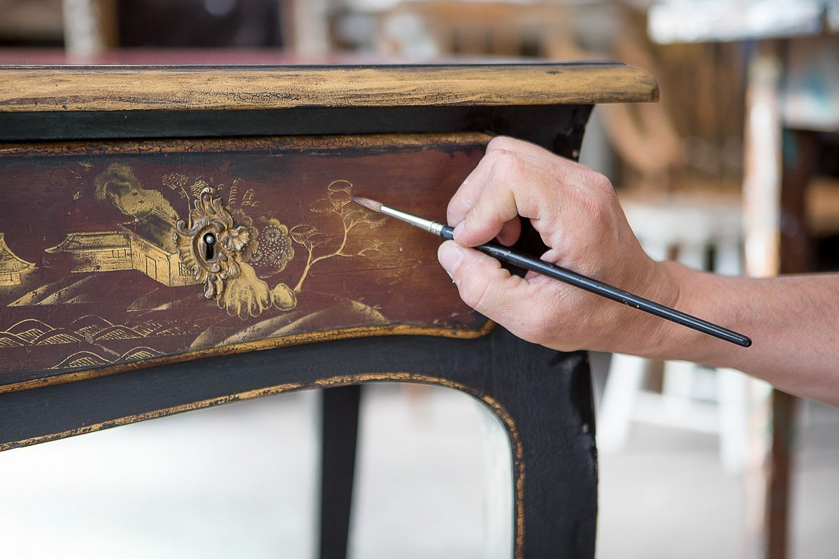 Роспись и рисунки на мебели в Сочи - покраска шкафа Адлер 