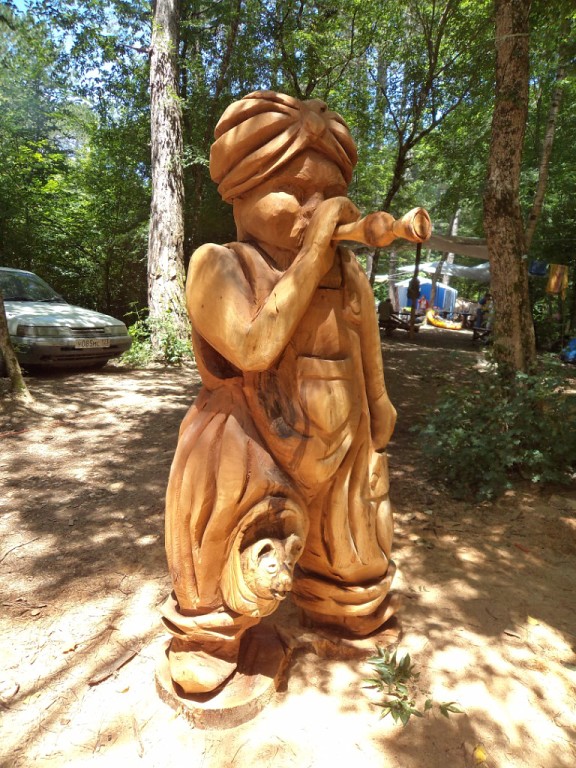 Изготовление резных садовых скульптур из дерева в Кропоткине Гулькевичи на заказ