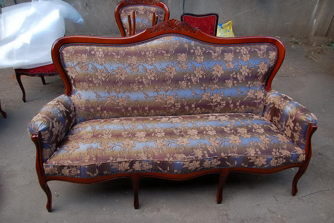 Купить кресла и диваны в Сочи из ткани и кожи 